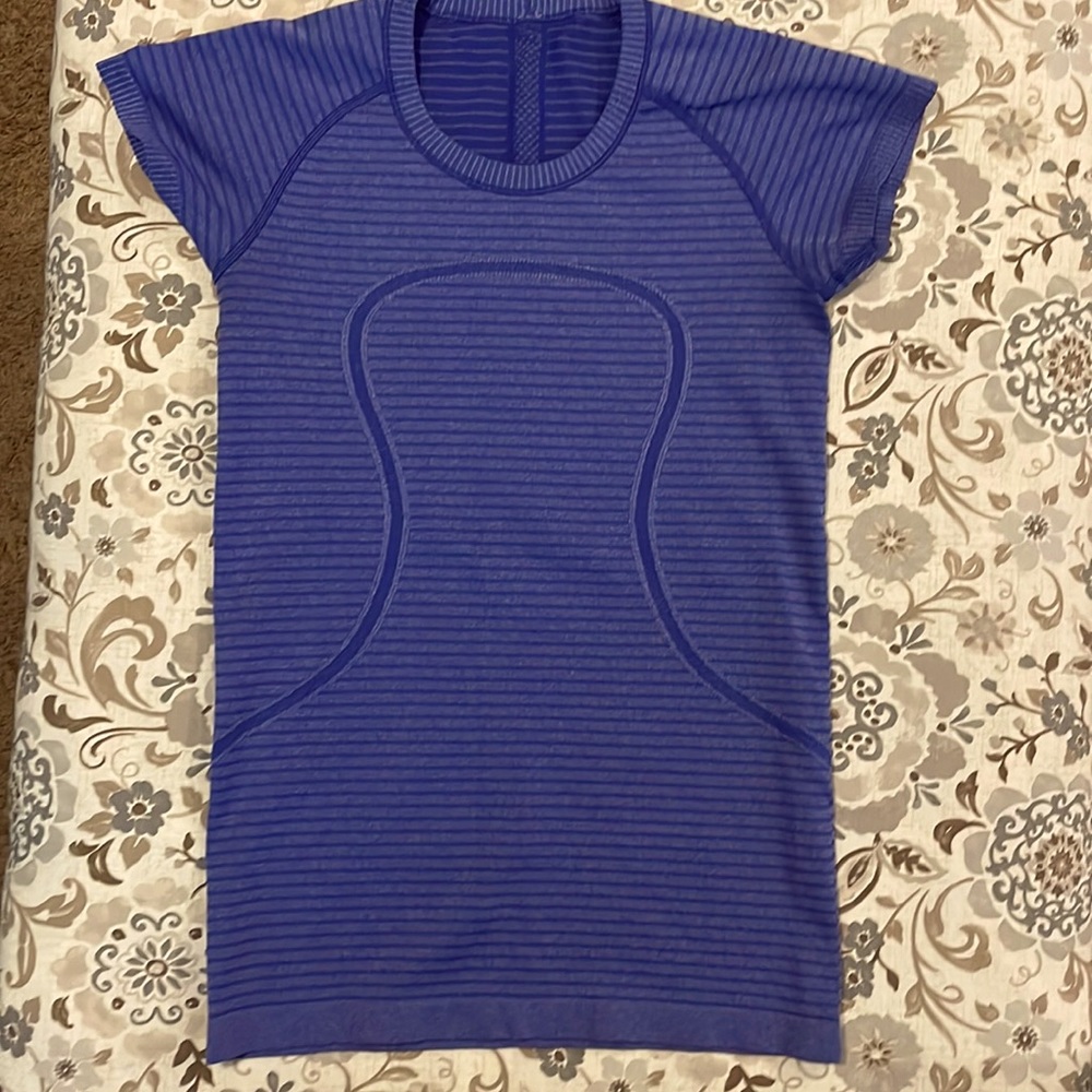Lululemon athletica shirt Sz 6